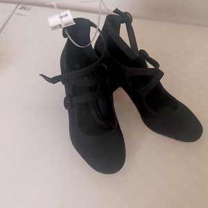 Black shoes with three buckles